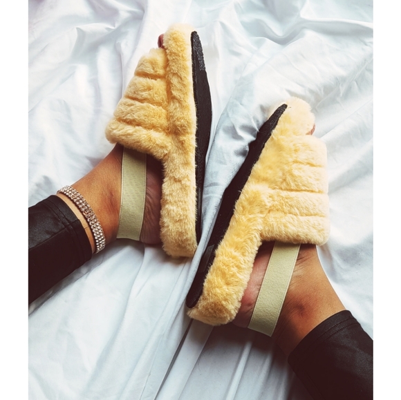🚨LAST CHANCE// yellow fur slides - Picture 3 of 3